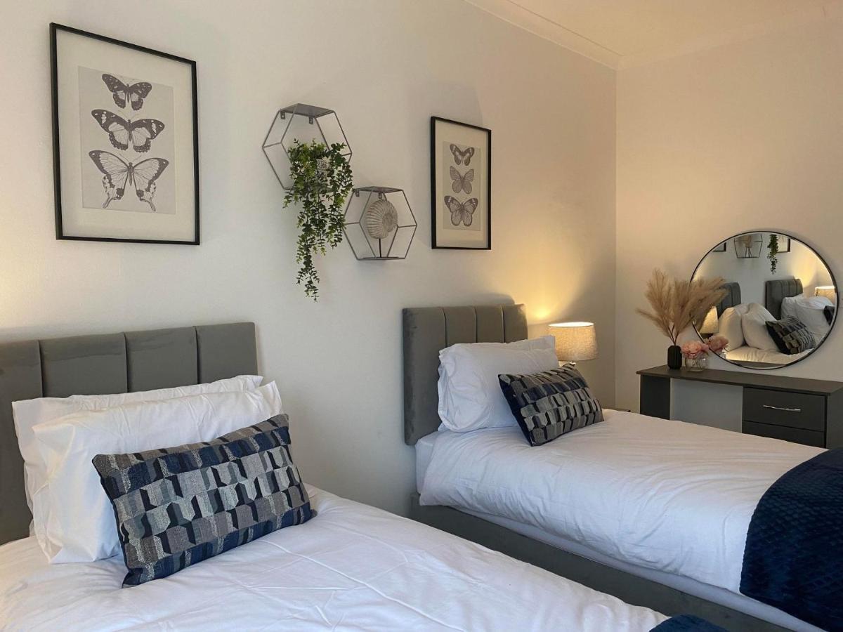 The Retreats 2: Pet-Friendly Flat in Kenfig Hill Apartment Exterior photo