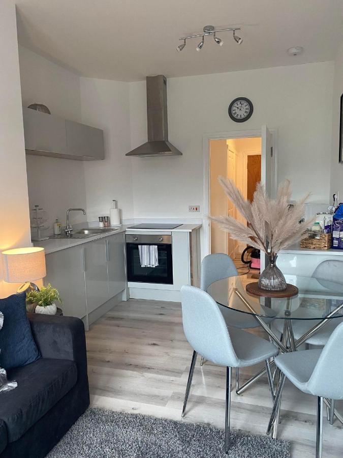 The Retreats 2: Pet-Friendly Flat in Kenfig Hill Apartment Exterior photo
