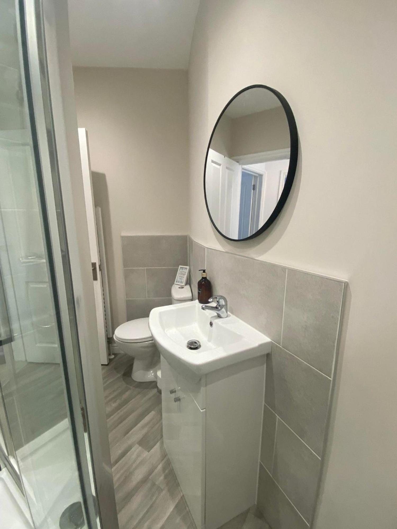 The Retreats 2: Pet-Friendly Flat in Kenfig Hill Apartment Exterior photo